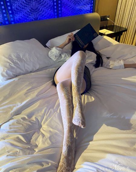 把头伸进她的两腿之间视频_BD韩语免费播放