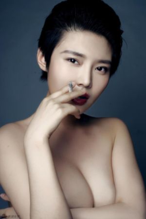 丝袜美腿中文字幕_BDBD在线观看